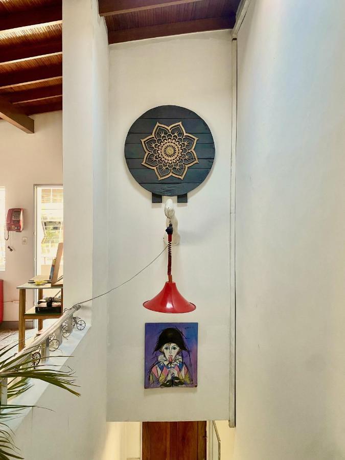 Casa Almarita - Hostal, Bar Y Restaurante Medellín Exteriör bild