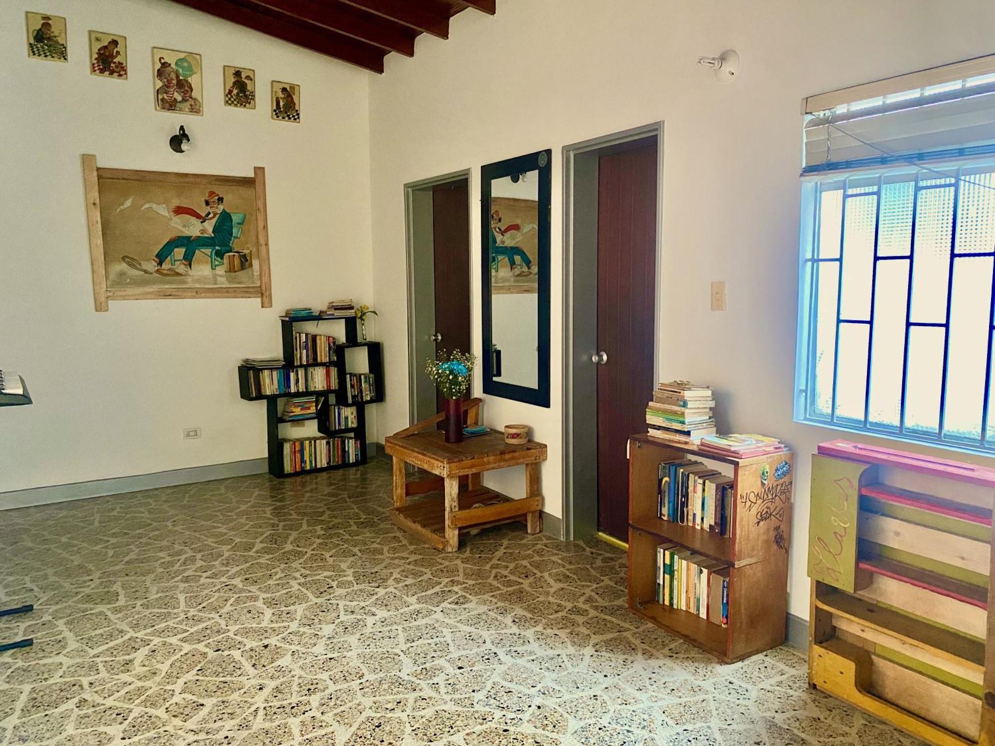 Casa Almarita - Hostal, Bar Y Restaurante Medellín Exteriör bild
