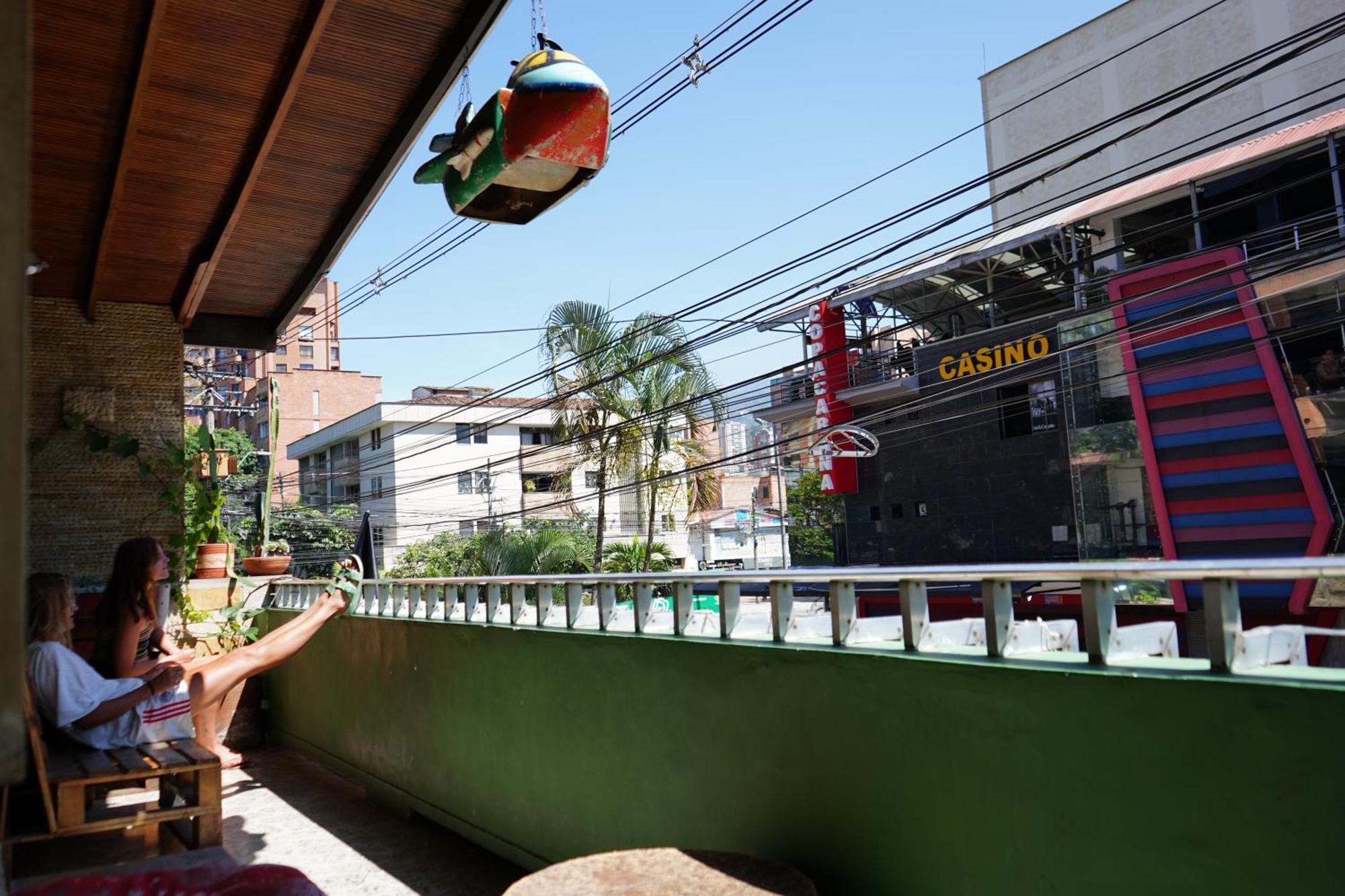 Casa Almarita - Hostal, Bar Y Restaurante Medellín Exteriör bild