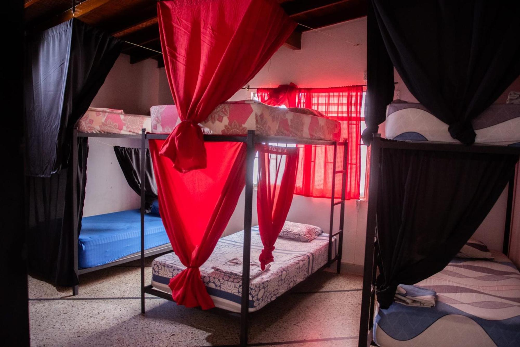 Casa Almarita - Hostal, Bar Y Restaurante Medellín Exteriör bild