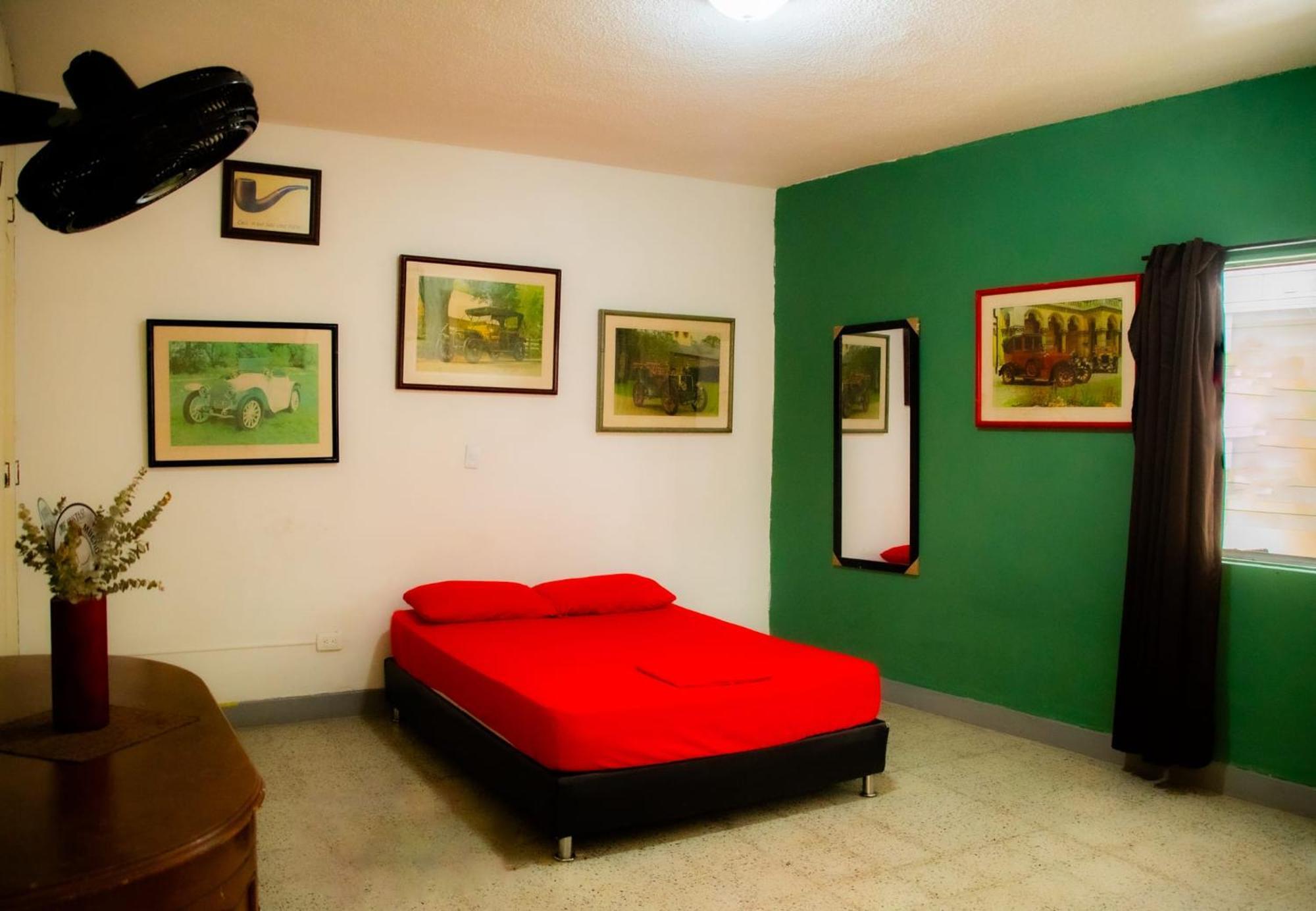 Casa Almarita - Hostal, Bar Y Restaurante Medellín Exteriör bild