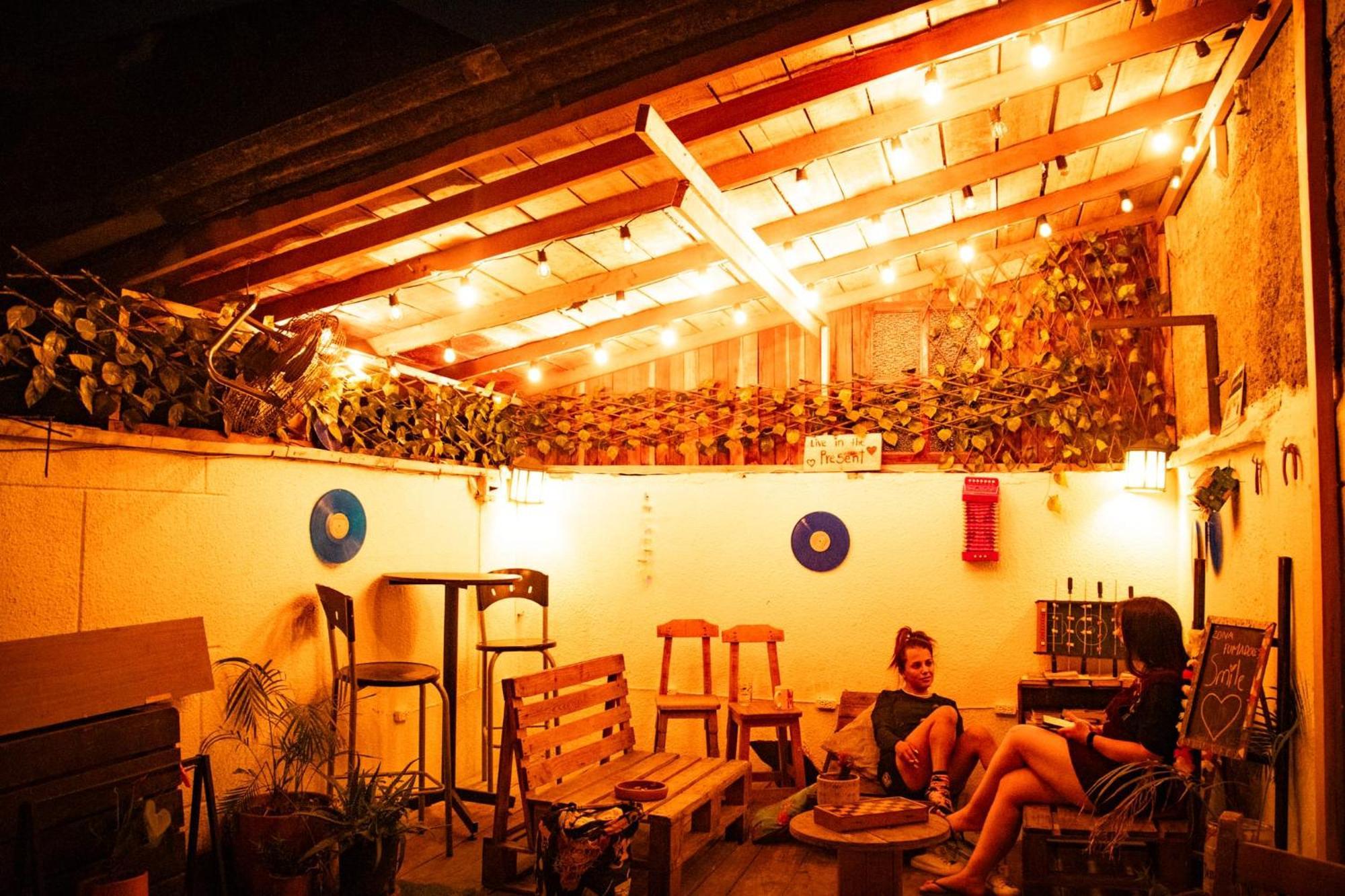 Casa Almarita - Hostal, Bar Y Restaurante Medellín Exteriör bild